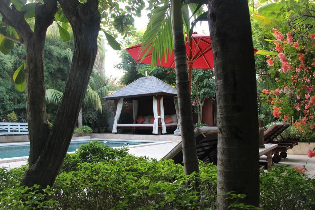 Villa Varuna Legian Εξωτερικό φωτογραφία